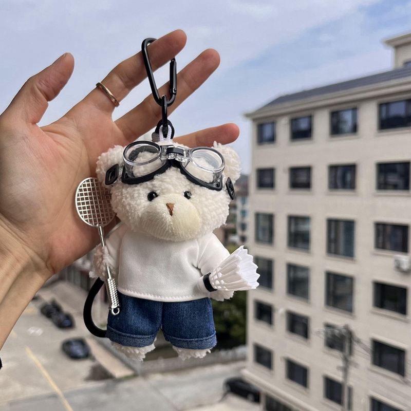 穿衣小熊公仔包包挂件情侣羽毛球玩偶书包背包挂饰小众设计小礼物