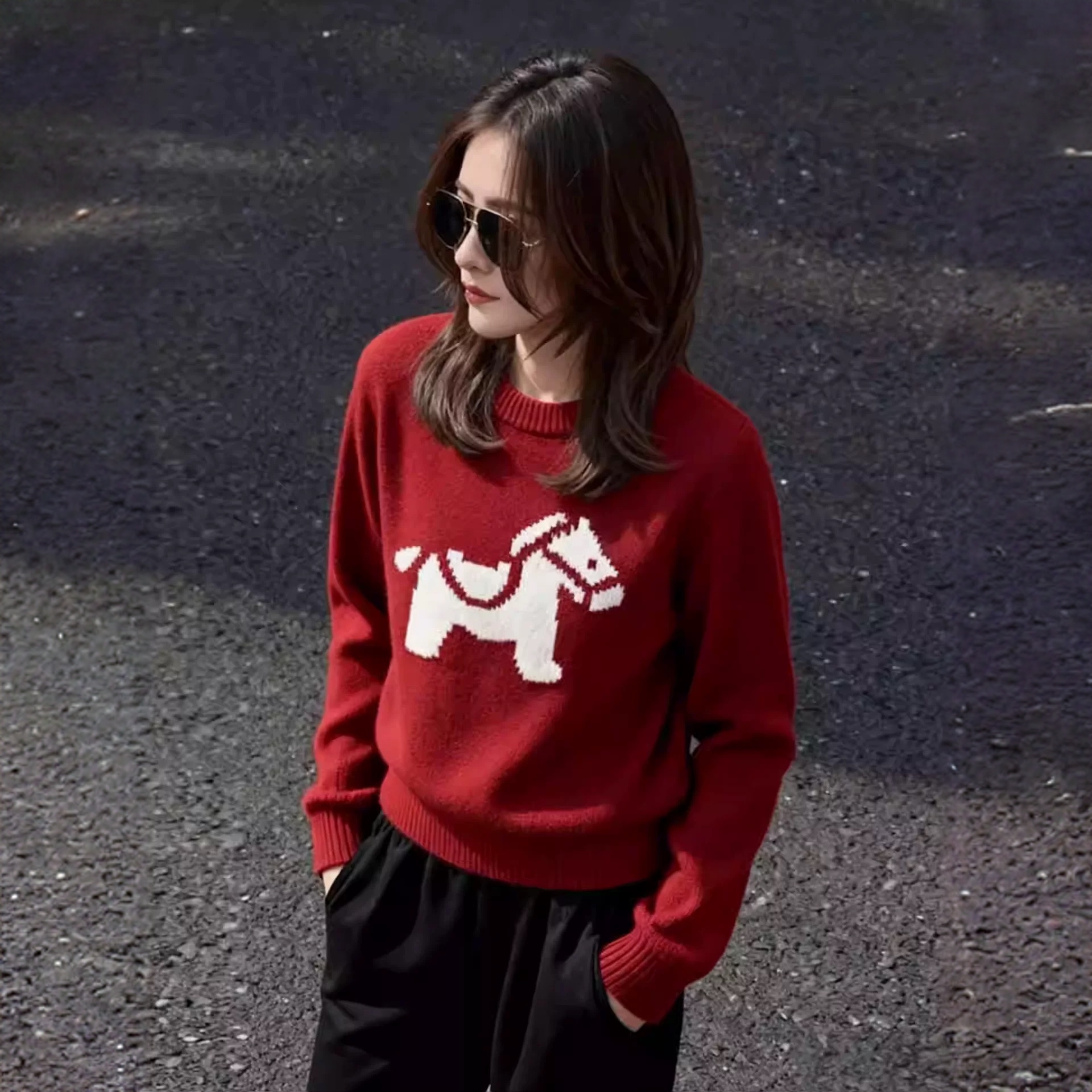 甜美可爱小马提花针织衫女秋冬新款新年红圣诞慵懒风软糯百搭毛衣