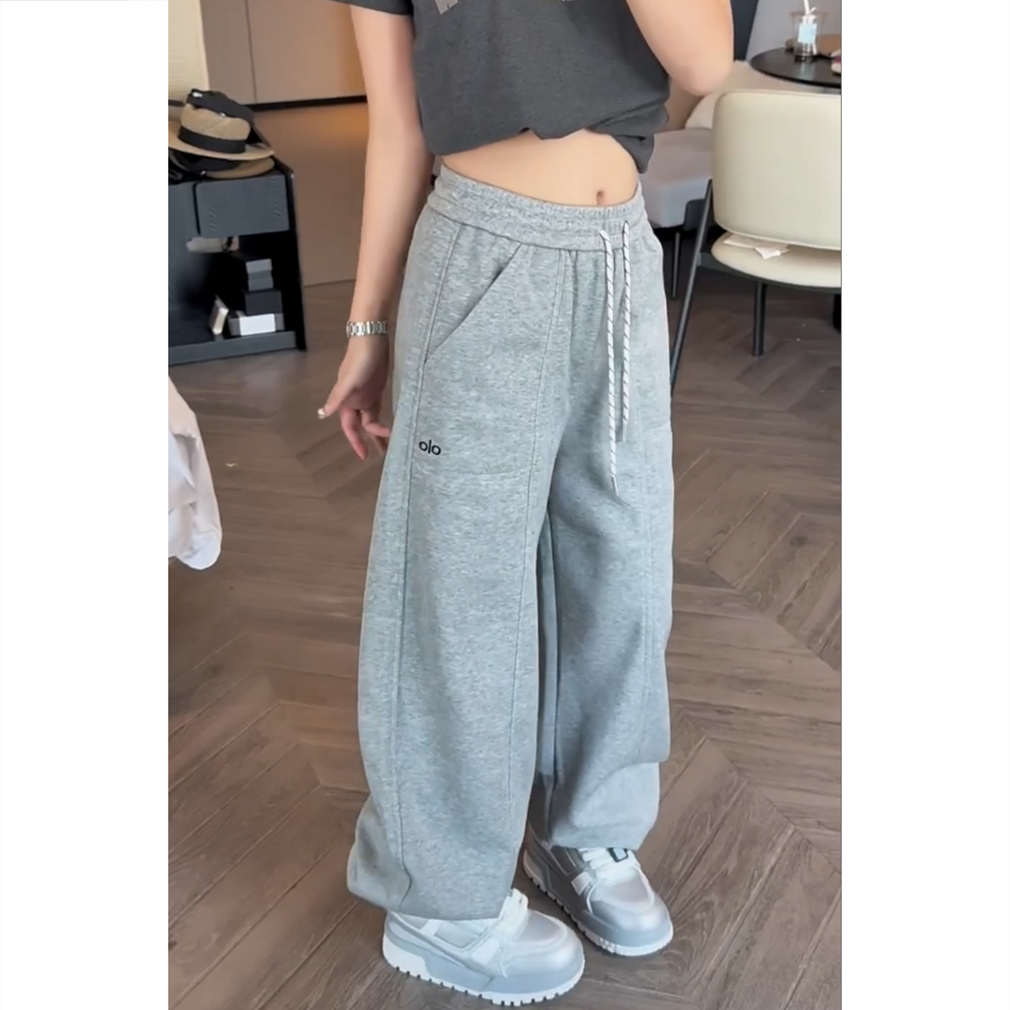 艾塔莉松紧腰阔腿裤显瘦秋季新款卫裤运动风束脚裤梨形身材休闲裤