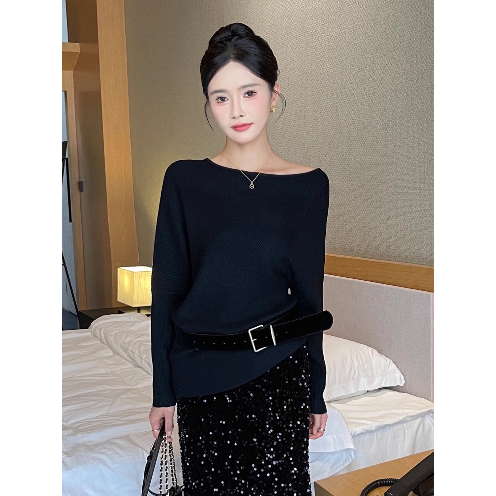 斜肩黑色打底衫女内搭秋季高级感长袖针织外穿毛衣不规则上衣洋气
