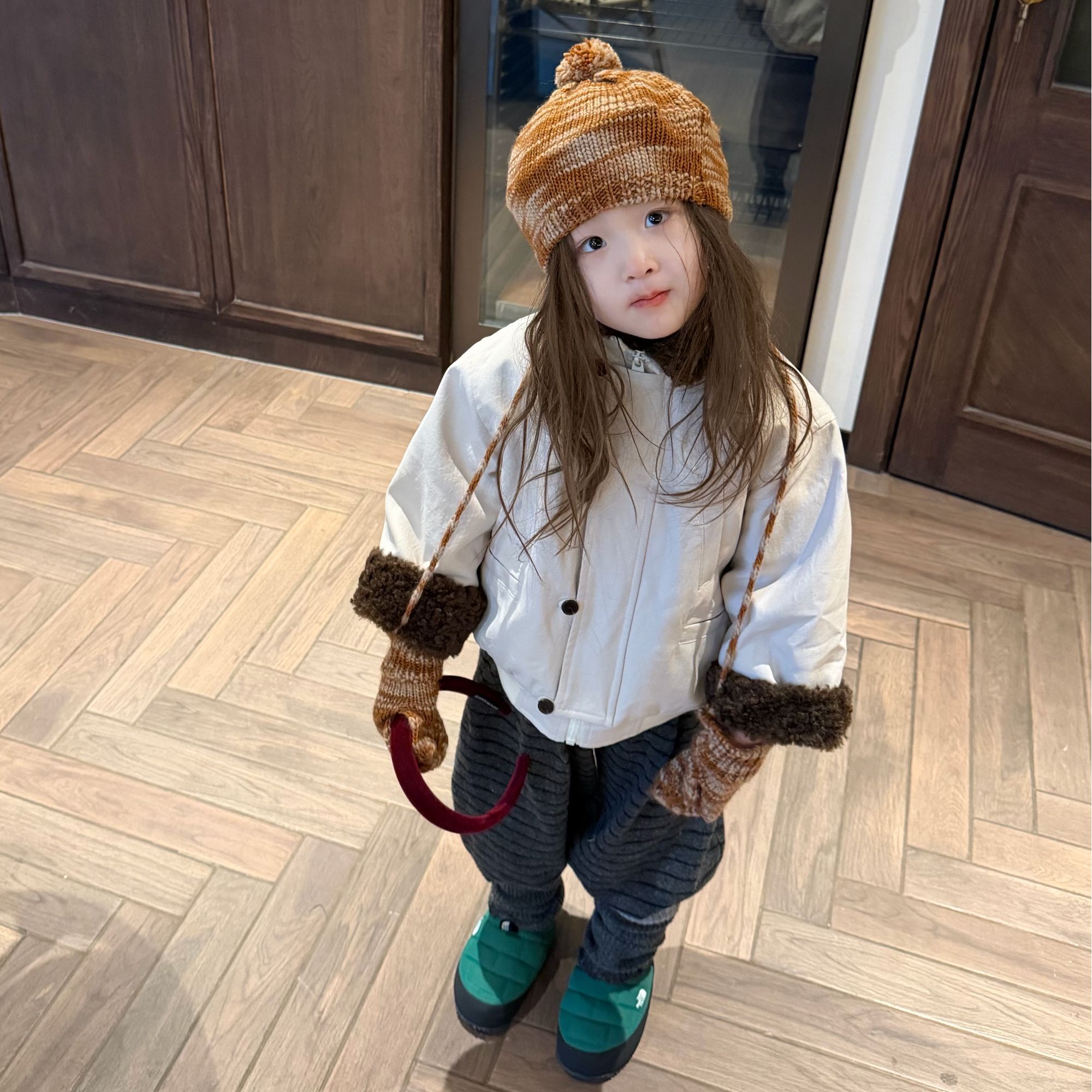 小思家2025冬季新款韩版休闲风百搭加绒短款外套条纹裤女童套装