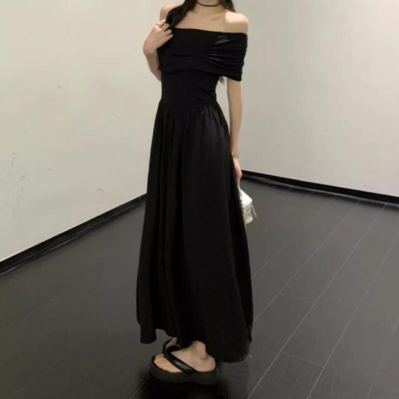 法式气质黑色一字肩连衣裙女夏季高级感赫本风收腰高冷御姐风长裙