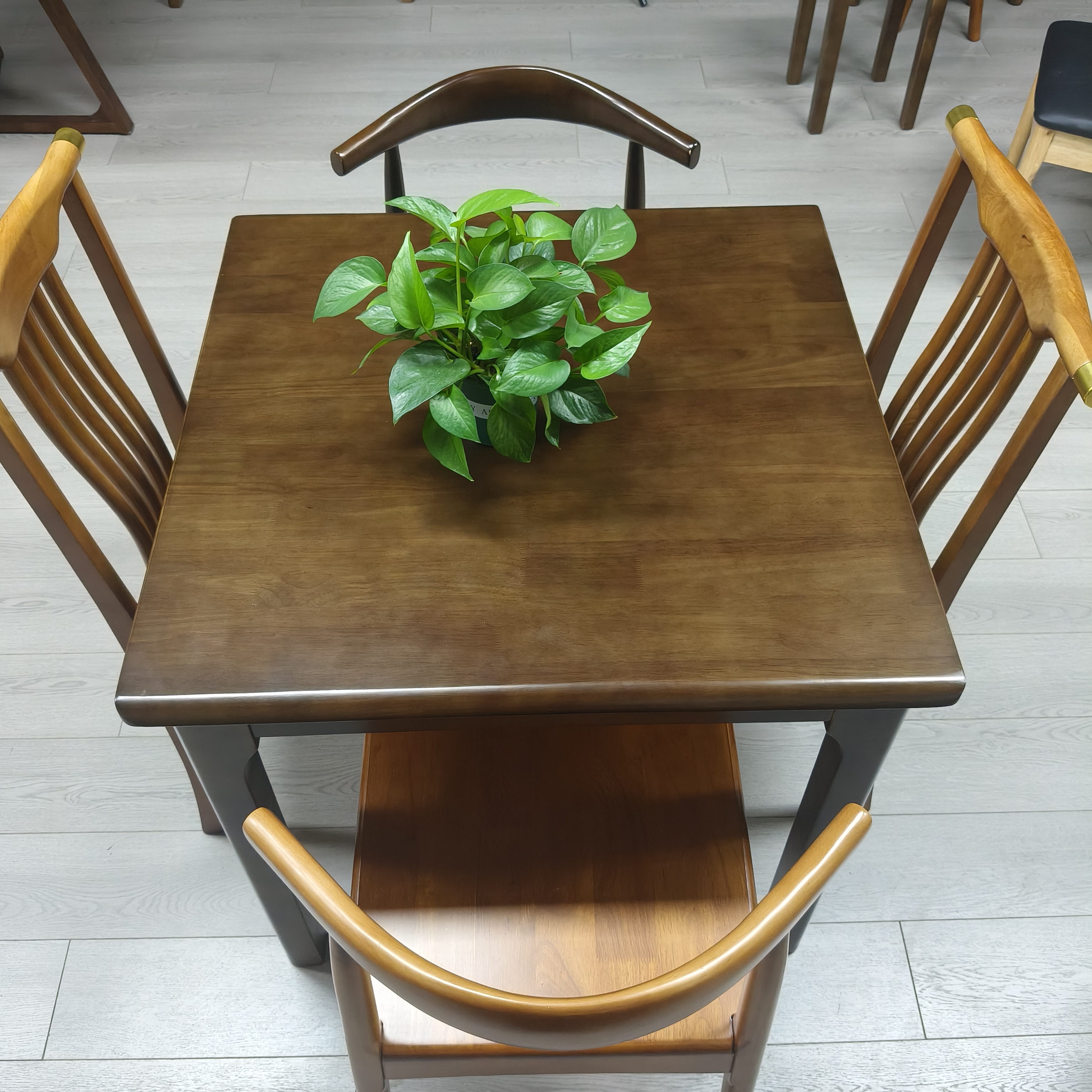 全实木小四方桌八仙桌打牌掼蛋专用桌子棋牌桌出租屋家用饭桌餐桌