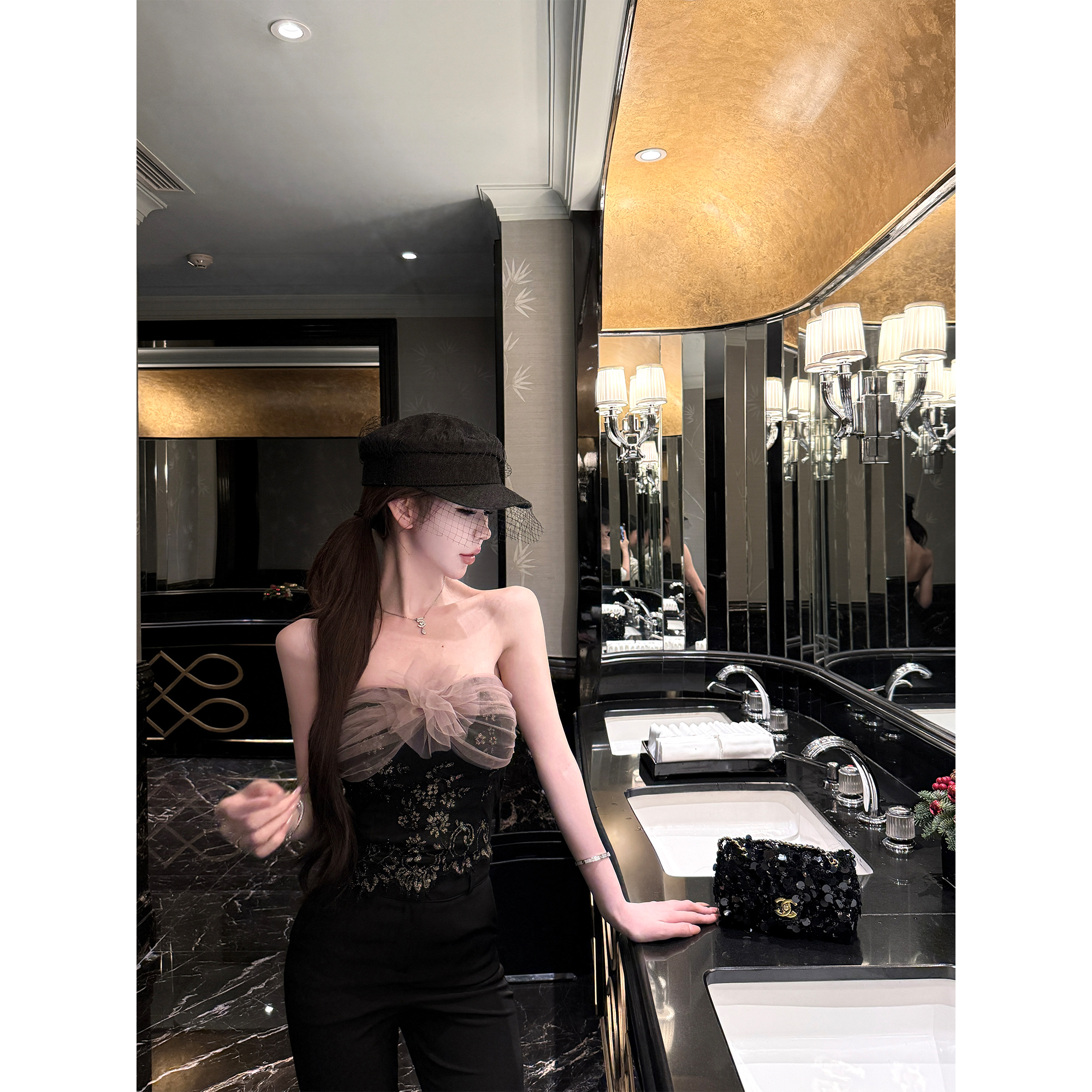 【鎏金美人】2025秋冬新款网纱拼接抹胸蕾丝上衣配显瘦休闲裤两件套