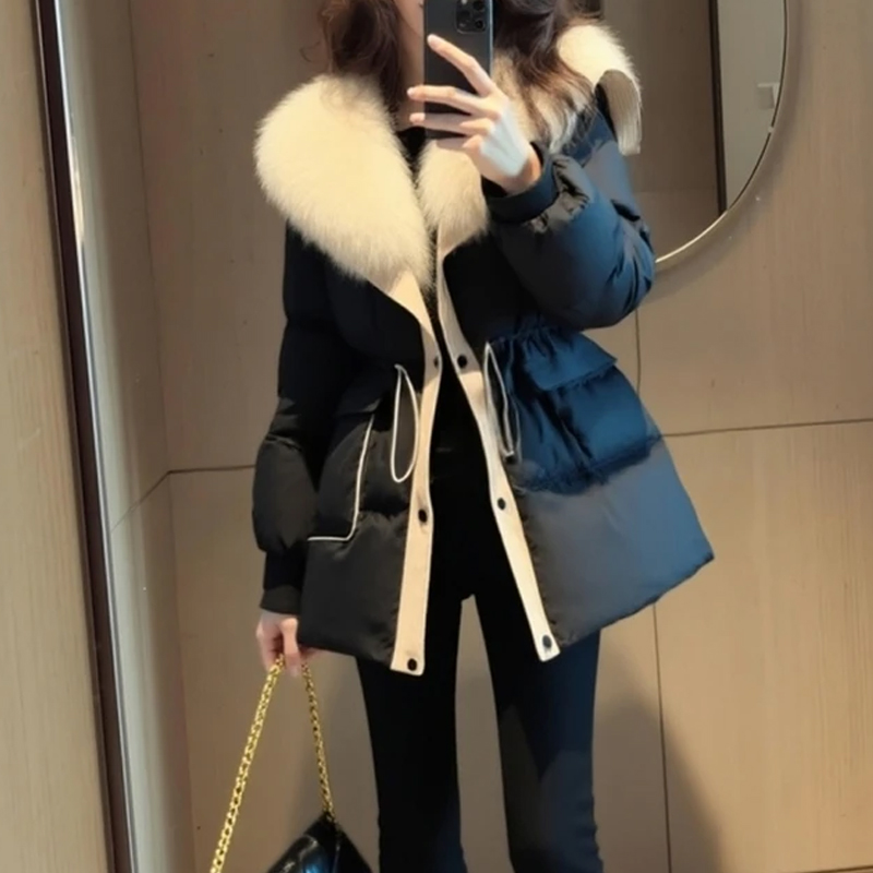 时尚收腰可拆毛领棉服女2025秋冬撞色细节日常穿搭优雅氛围