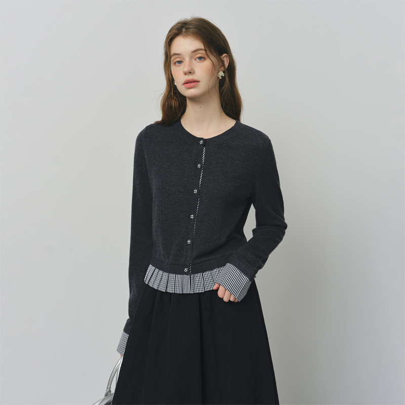 范思蓝恩少女圆领针织开衫2025秋新款百褶格纹拼接上衣25FS13030