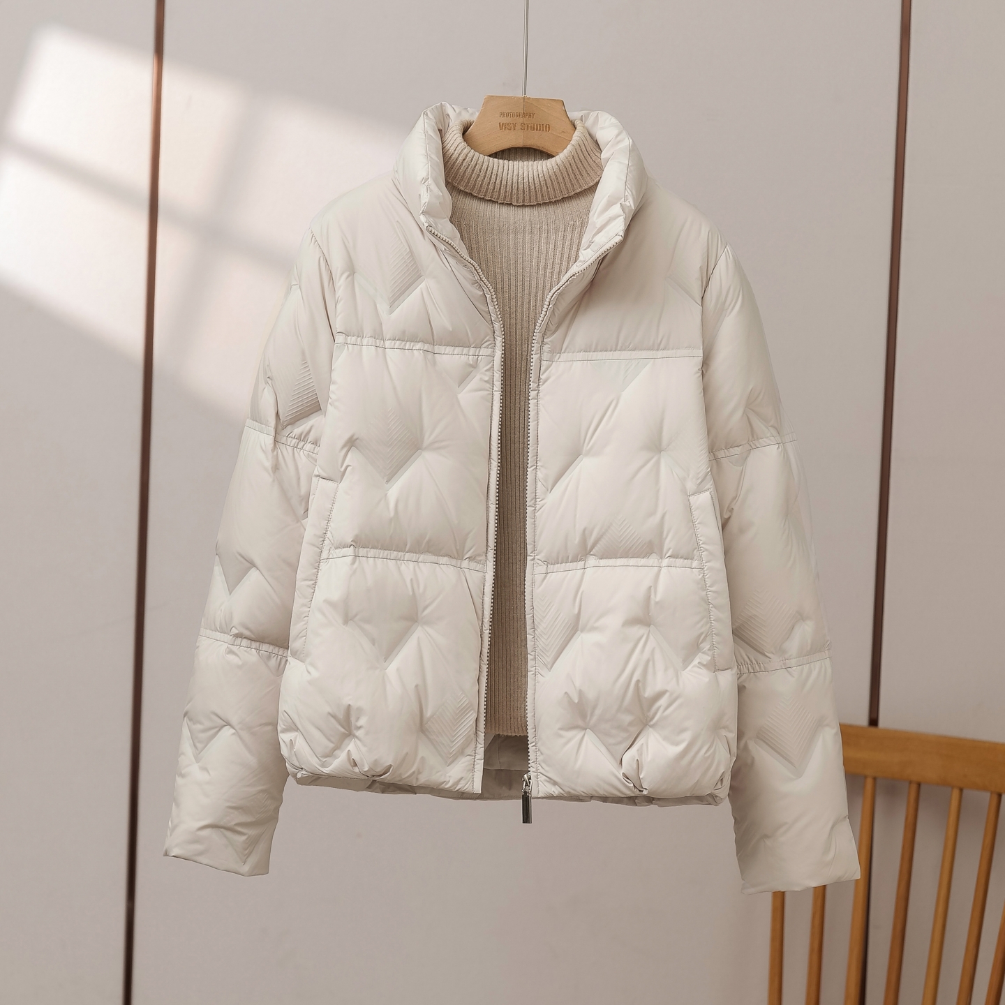新国标90白鸭绒羽绒服女轻薄短款2025新款时尚小个子休闲大码外套