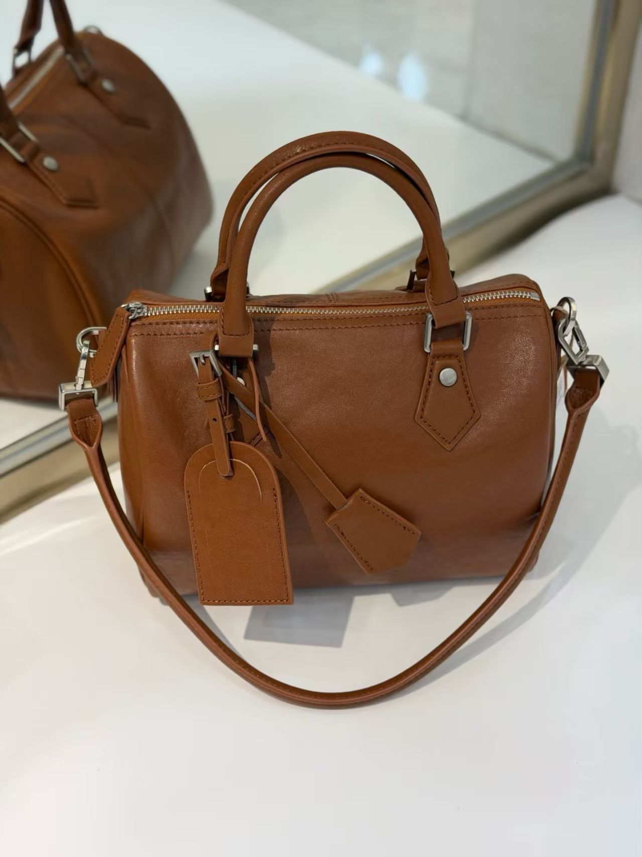 2025秋冬新款时尚百搭头层植鞣牛皮枕头包简约通勤手提斜跨女包