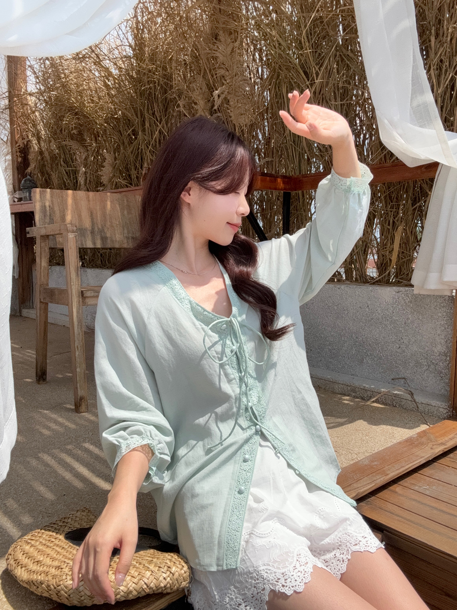 法式小众v领长袖衬衫上衣女夏季套装2025新款高腰蕾丝短裤两件套