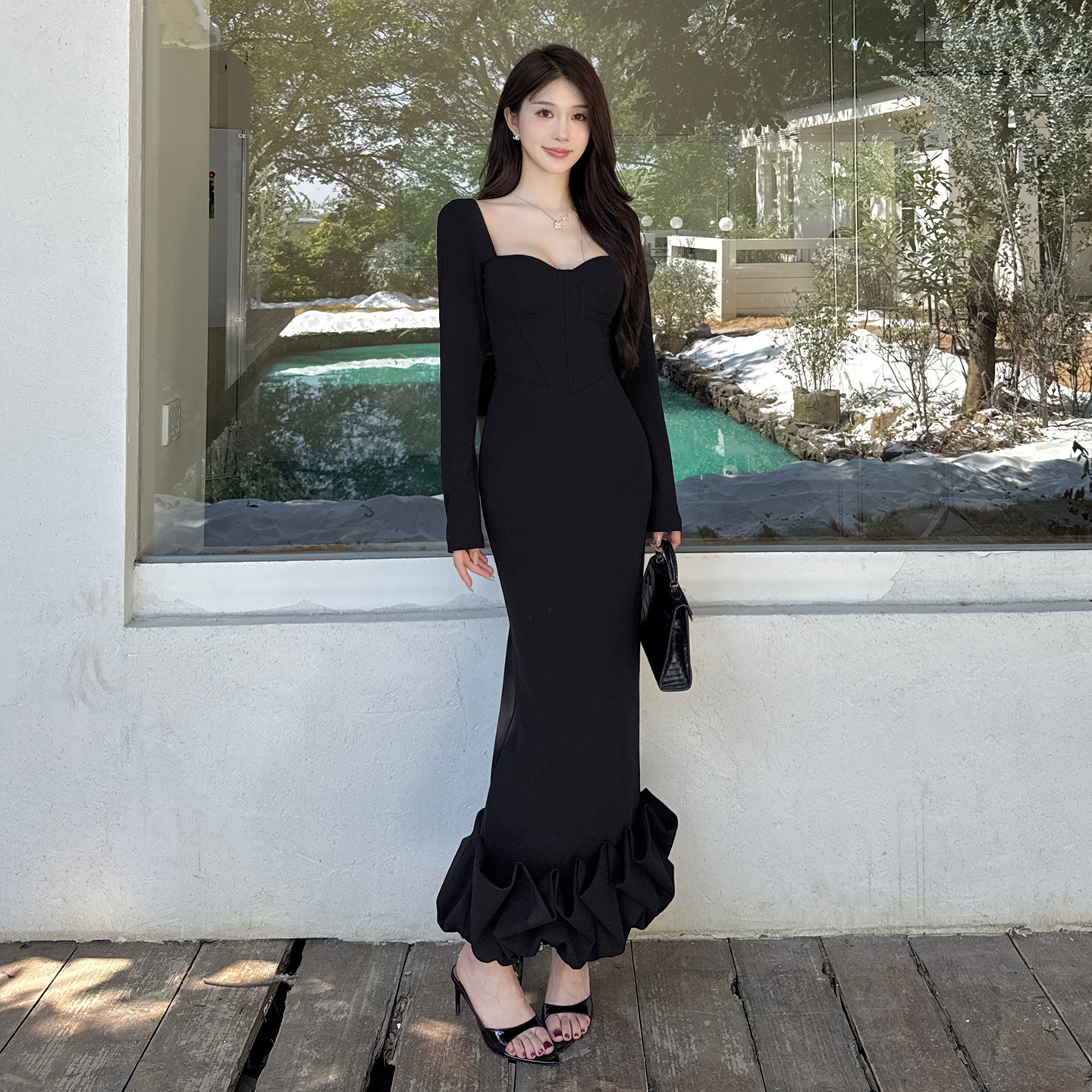 法式赫本风秋季小黑裙2025秋冬新款气质显瘦百搭打底裙子
