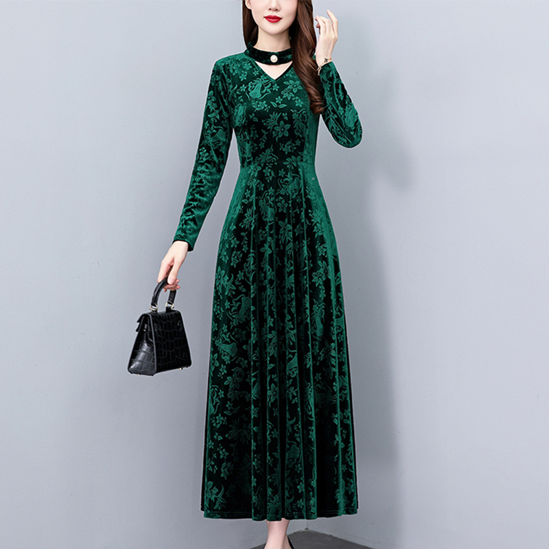 2025秋冬新款赫本风金丝绒连衣裙大码胖mm收腰显瘦遮肚长裙