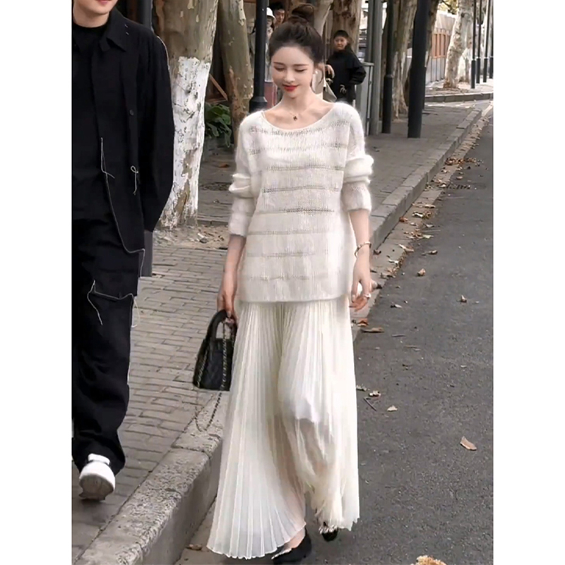 2025早秋新款女法式气质修身长袖条纹针织上衣高腰显瘦A字半身裙