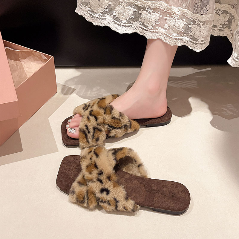 复古豹纹方头毛毛鞋女外穿2025秋季新款毛绒绒懒人鞋交叉带棉拖鞋