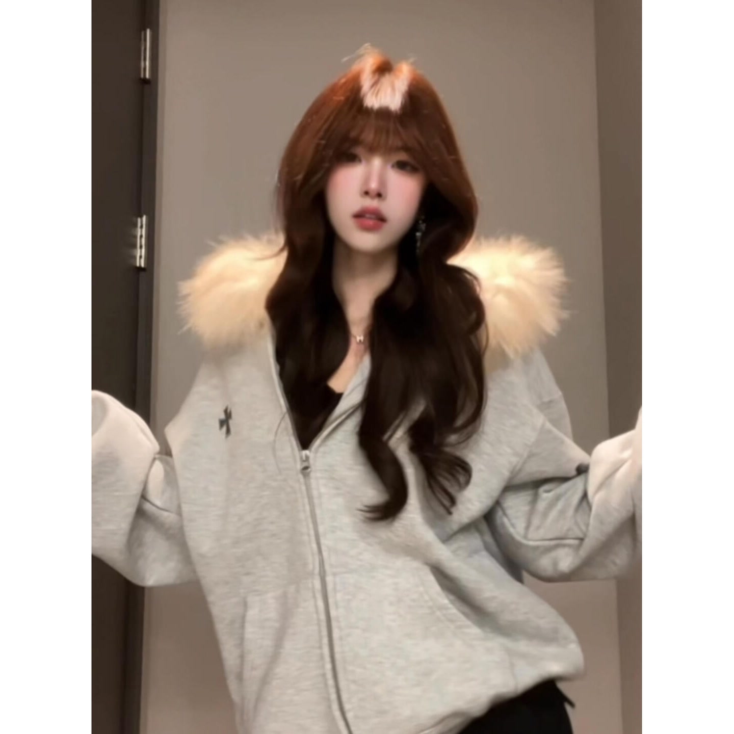 复古休闲字母爆款气质毛领蓬松连帽卫衣女秋冬季加绒加厚开衫外套