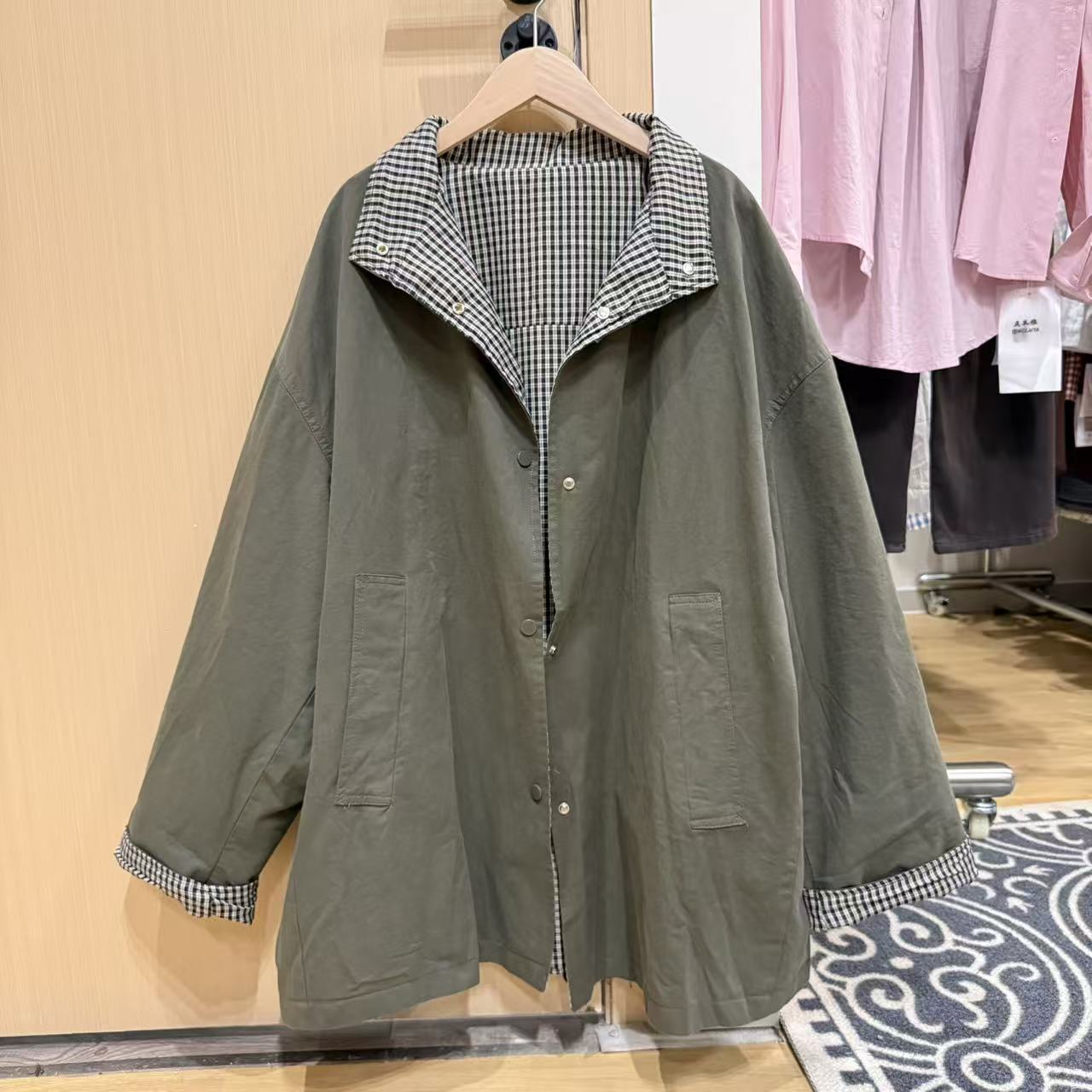 高端货~秋季设计感双面可穿格纹立领风衣女休闲百搭中长款外套