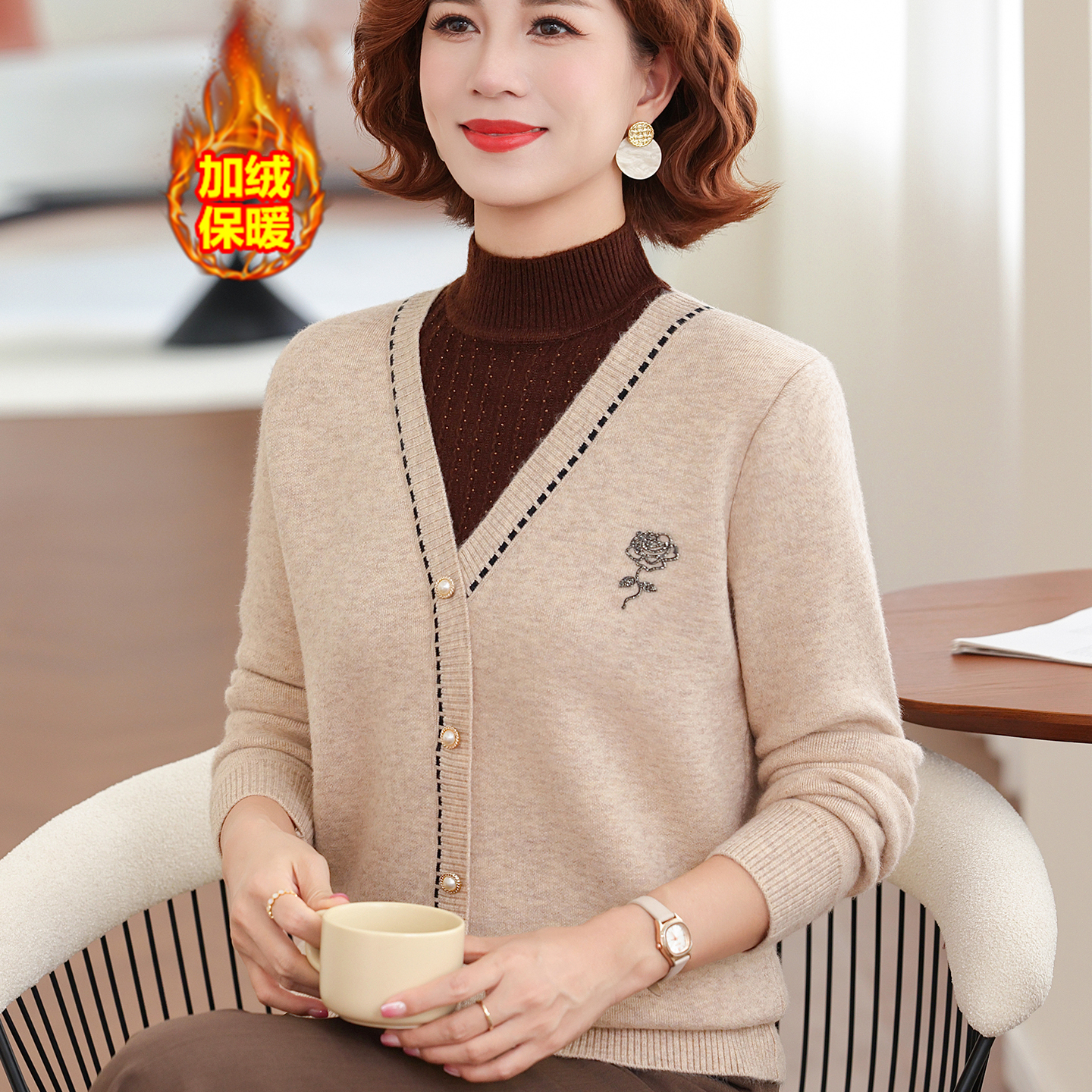 妈妈秋冬装加绒加厚毛衣洋气质一体绒上衣中老年女保暖加绒打底衫