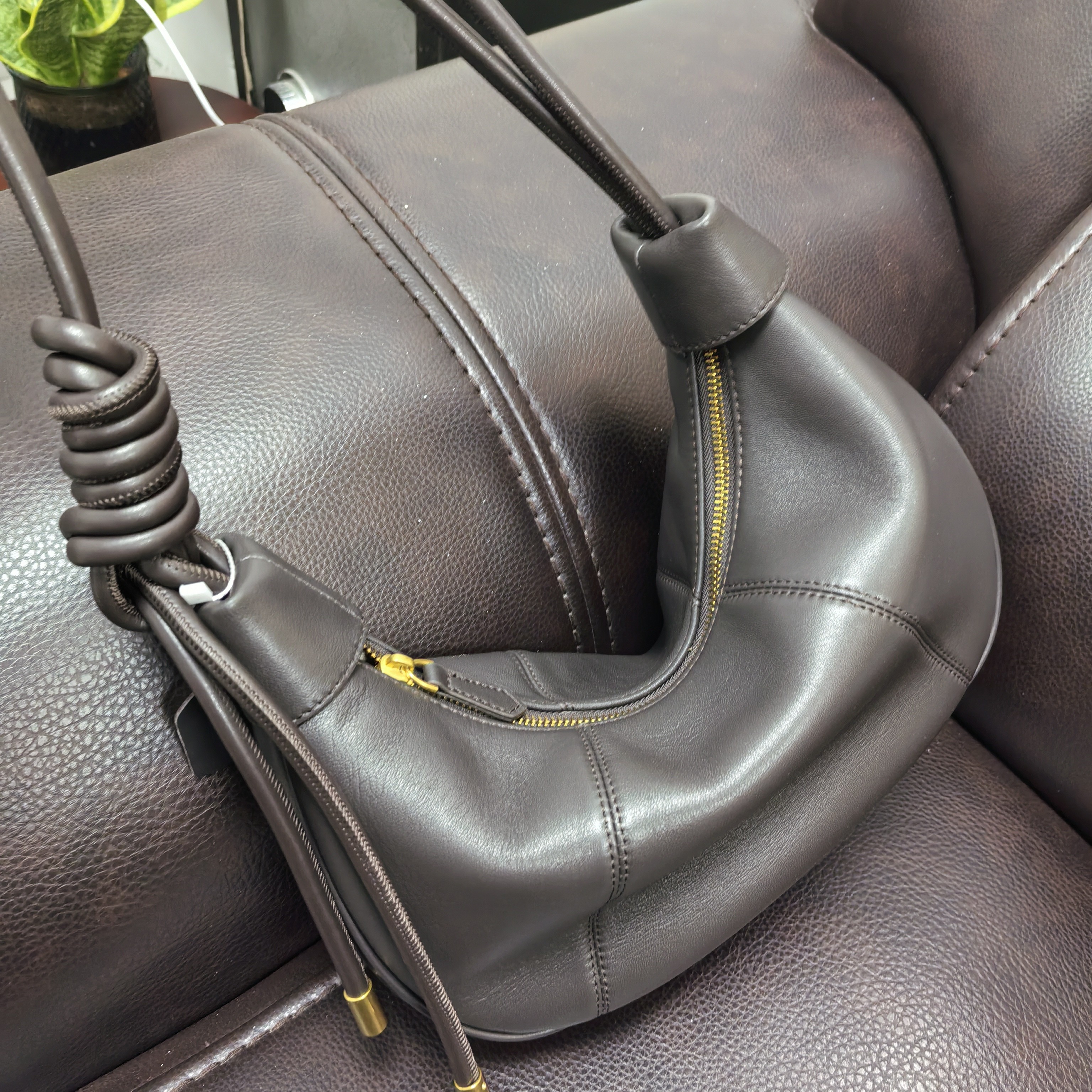 头层羊皮女士简约百搭单肩斜挎饺子包休闲真皮时尚气质女包轻奢