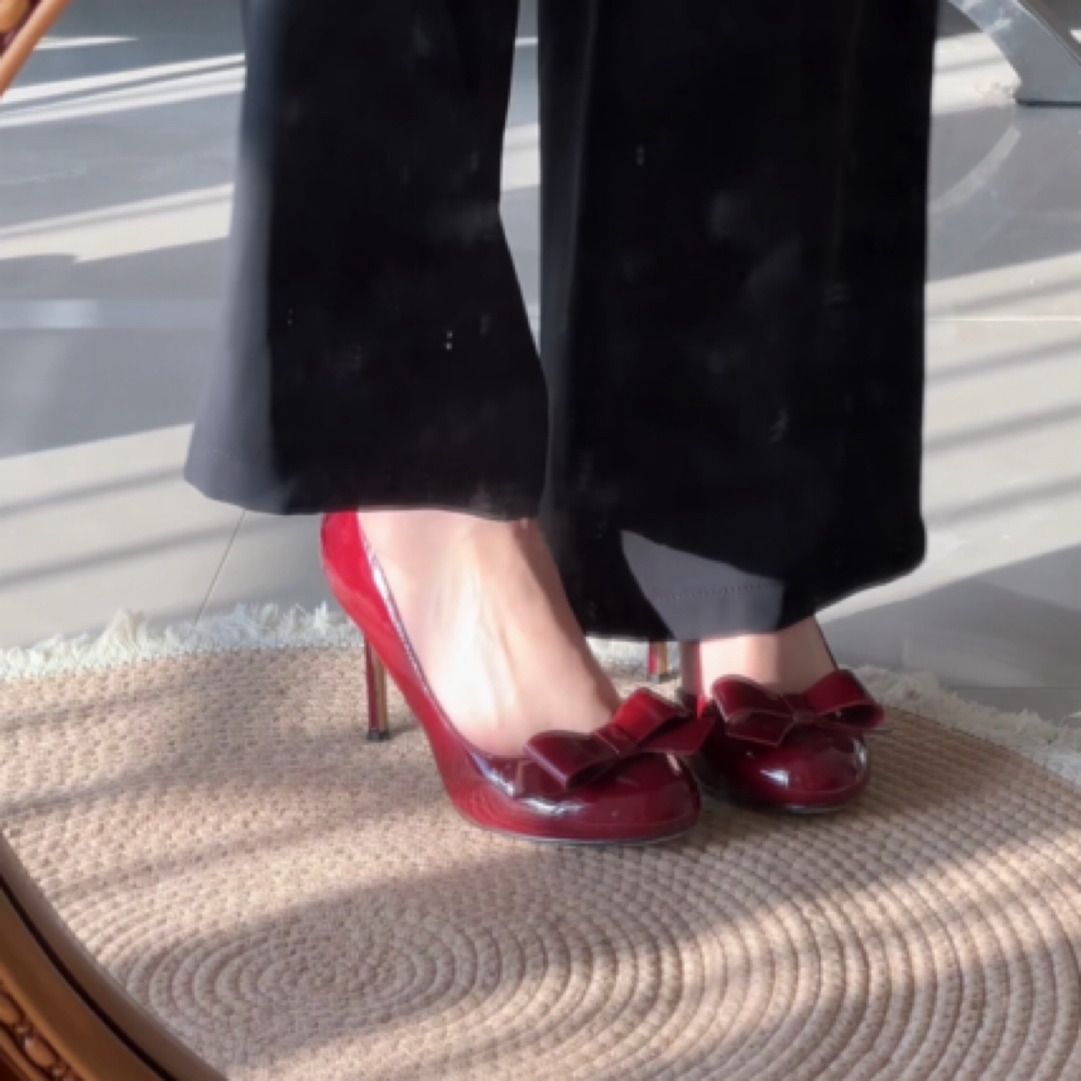 25年新款酒红色侧空单鞋甜美风圆头蝴蝶结高跟鞋浅口细跟复古婚鞋