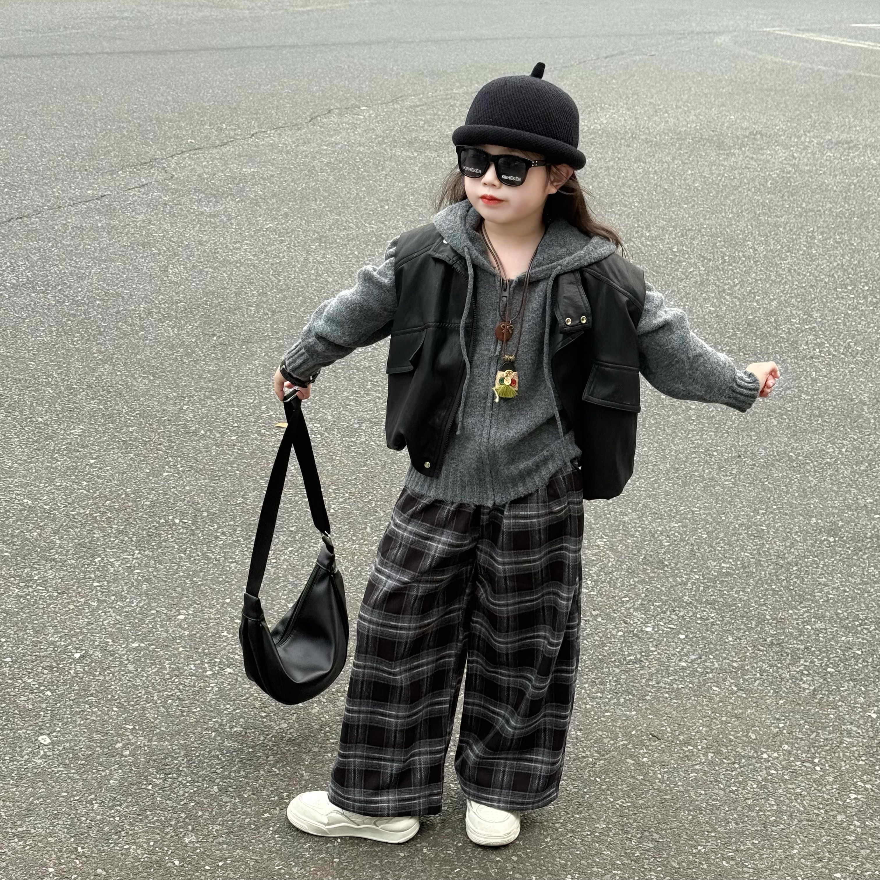 女童秋季韩版时髦皮马甲针织开衫套装中大童百搭洋气格子裤阔腿裤