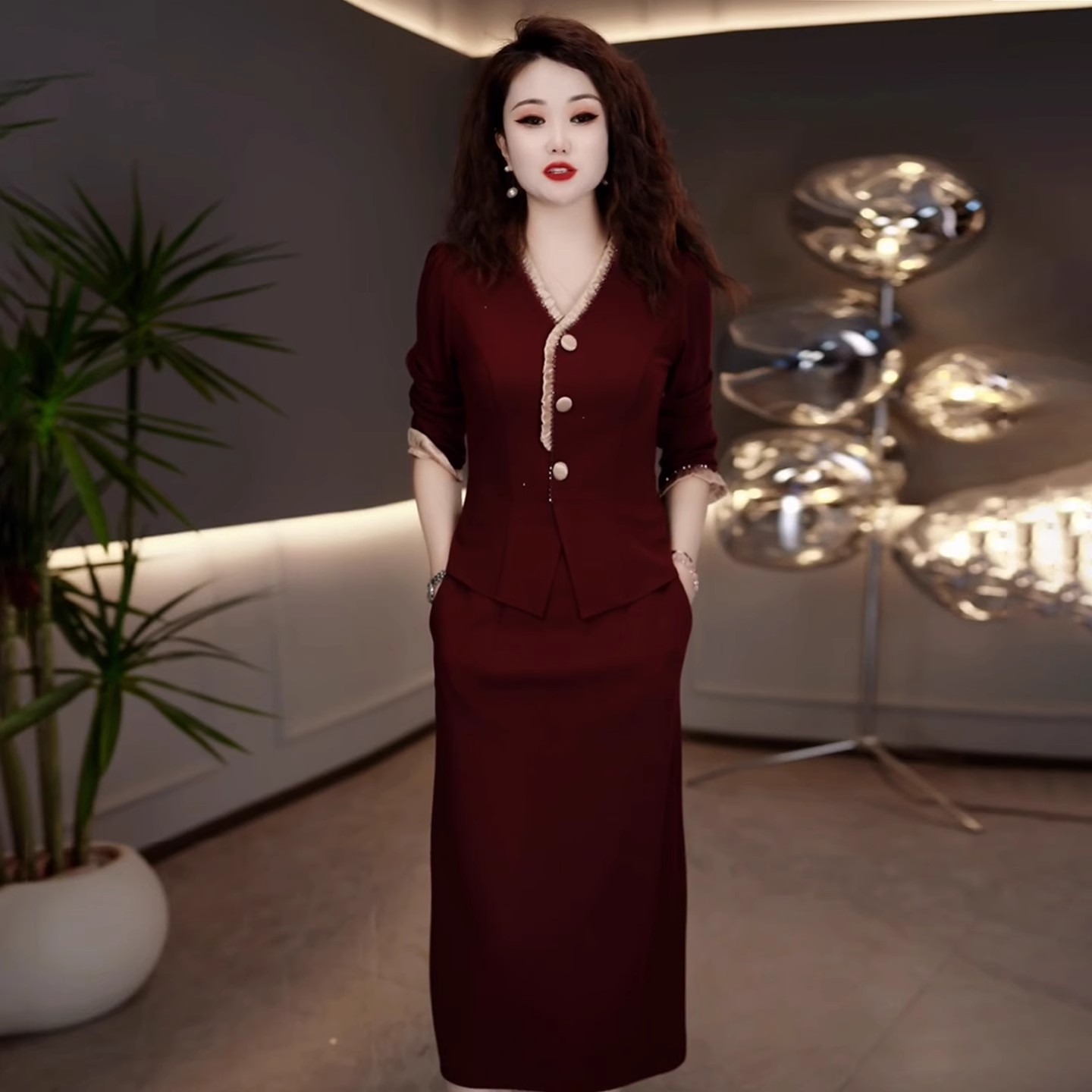 红色假两件气质连衣裙女2025秋季新款妈妈装修身显瘦减龄中长裙子