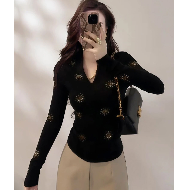 法式气质V领黑色烫钻长袖女2025年秋冬新款显瘦打底衫上衣