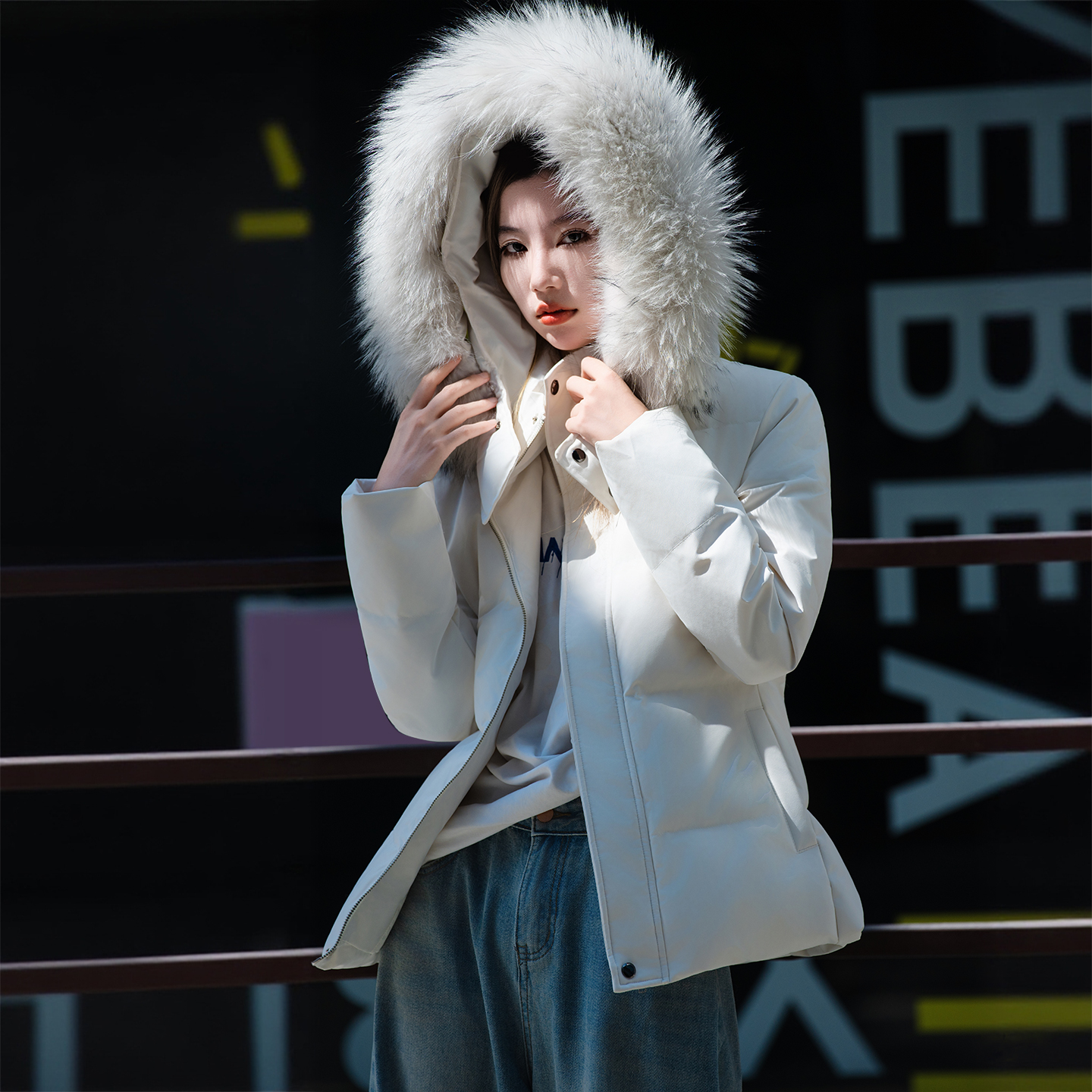 雾绒岛90白鸭绒新国标收腰羽绒服女冬季短白色修身可拆卸毛领外套