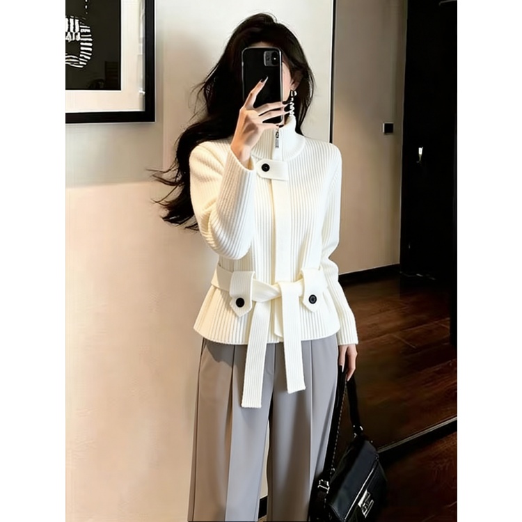 法式高级感腰带显瘦气质白色毛衣女秋冬新款甜酷外穿洋气立领开衫