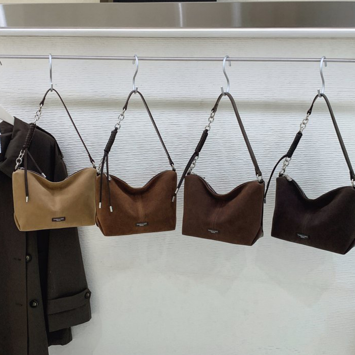 新款时尚简约休闲百搭韩版磨砂皮拼接单肩斜挎包包DZ