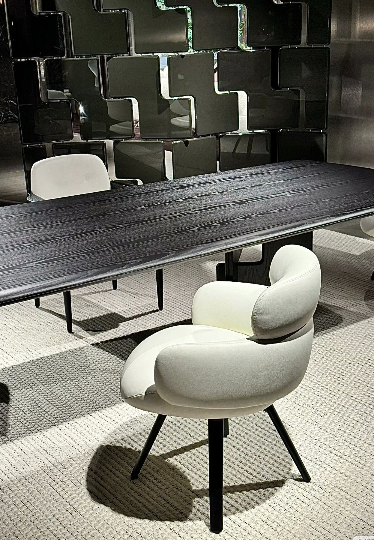 薇薇安可旋转实木真皮餐椅意大利设计师原版新款别墅洽谈椅意式