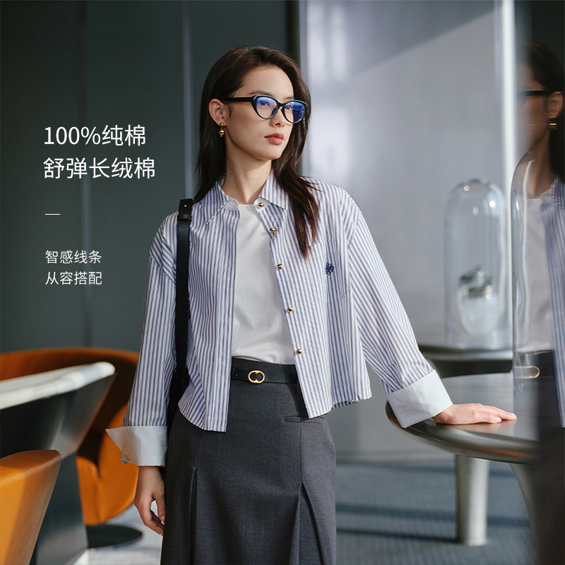 EP雅莹2025新款女装 棉质蓝色条纹短款长袖衬衫上衣2103A