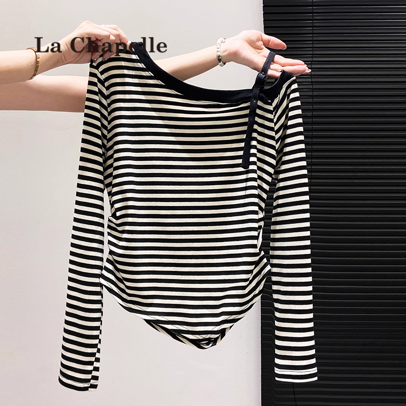 拉夏贝尔不规则斜领条纹长袖t恤女早秋辣妹修身显瘦露肩上衣外穿