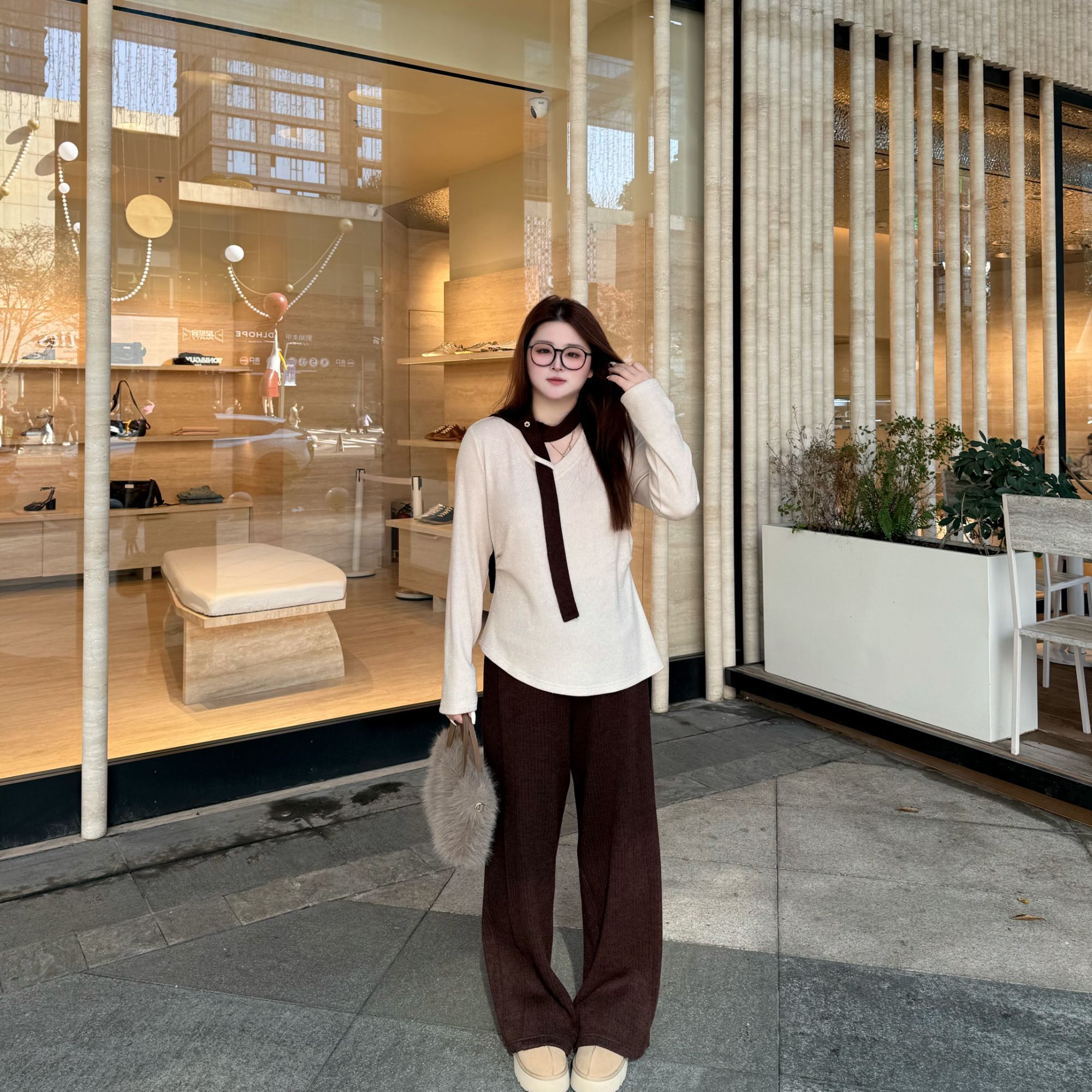 维维&南岛风大码女装别致独特小上衣胖mm显瘦针织V领打底ZWW1113