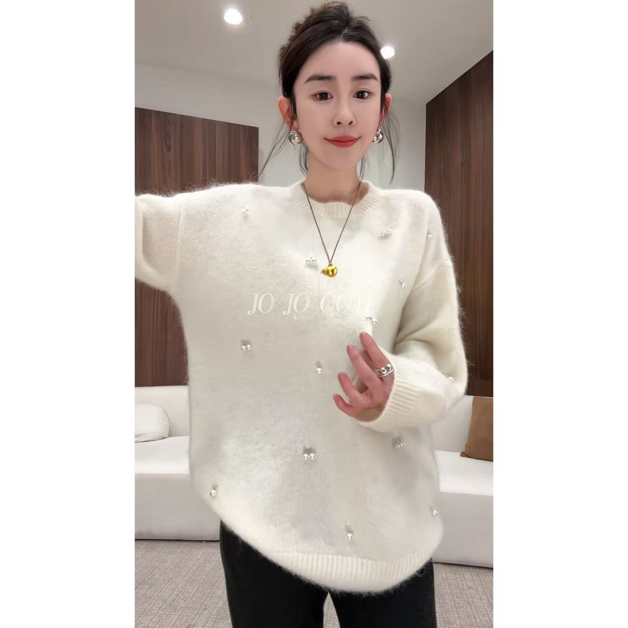 玖了个玖 2025冬款极简百搭慵懒毛流感珍珠圆领大版毛衣2511C7668
