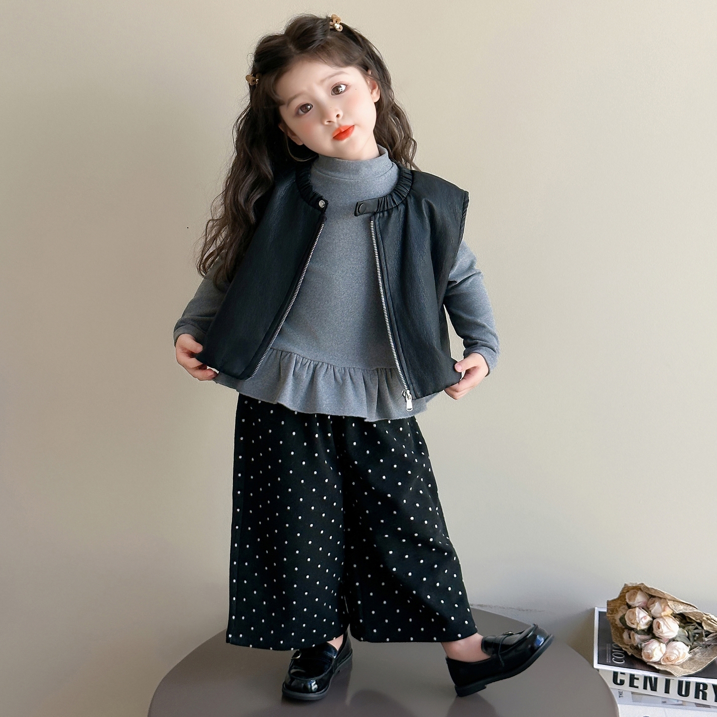 女童秋季时髦套装儿童半高领打底衫韩系波点阔腿裤宝宝马甲三件套