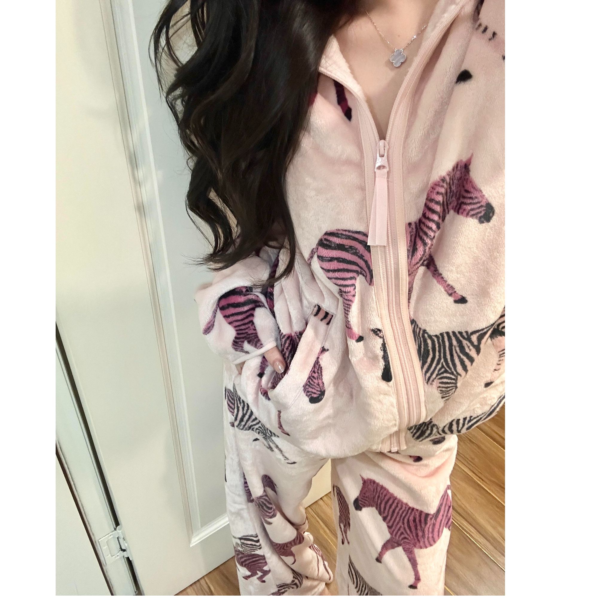 韩系斑马印花珊瑚绒睡衣女秋冬款爆款加绒加厚休闲家居服大码套装