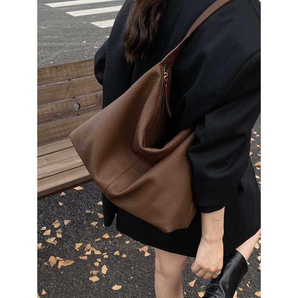 法式慵懒风腋下包女2025秋冬新款时尚复古单肩包大容量休闲托特包