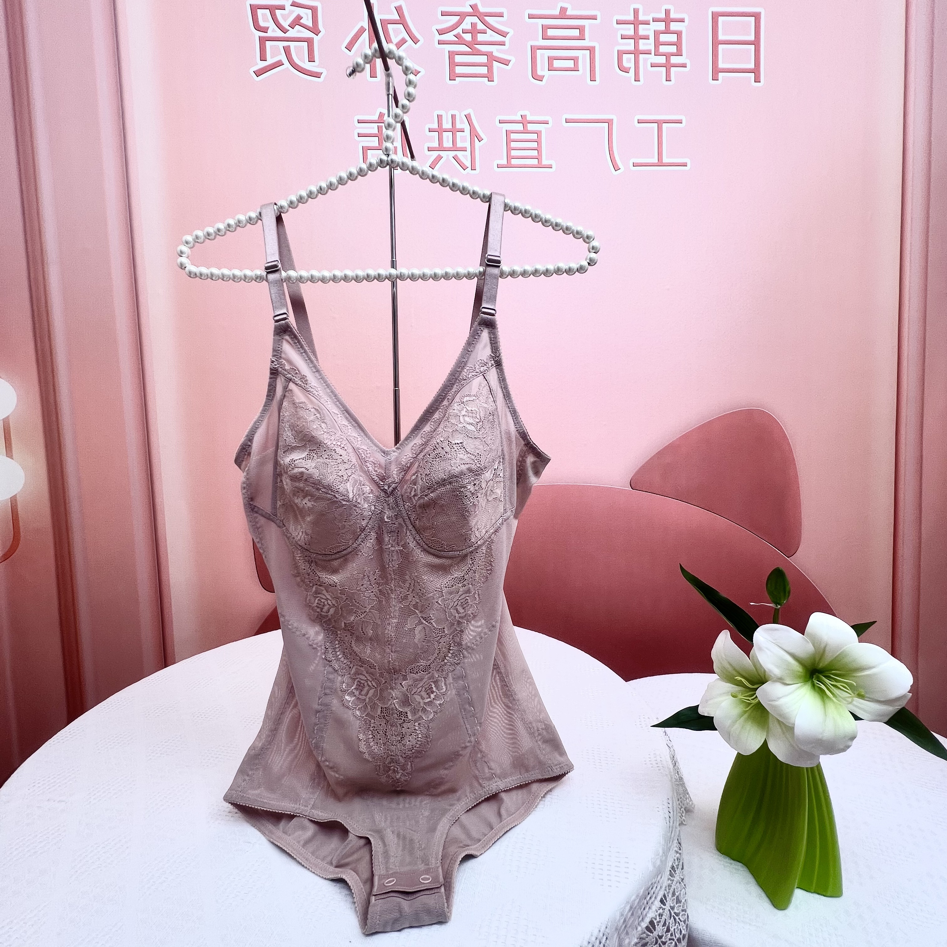 显瘦显臀薄款收胸提臀连体衣四季设计师保暖蕾丝塑形免穿文胸美体