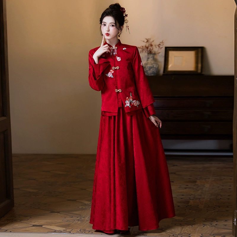 两件套中式敬酒服2025新款订婚新娘显瘦大码红色结婚礼服秀禾服秋