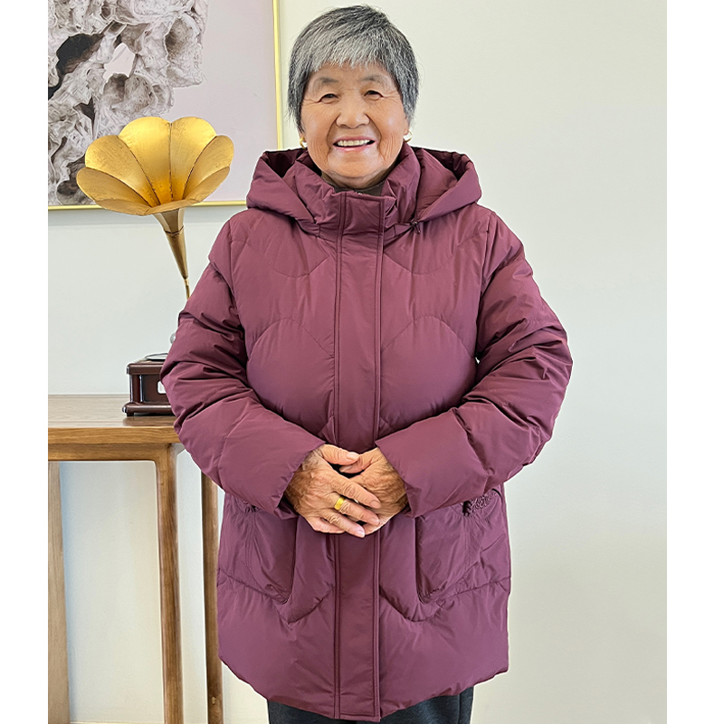 奶奶冬装羽绒服新款妈妈保暖外套中老年人中长款防风连帽衣服