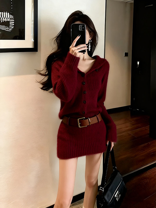 秋冬巨好看的法式红色翻领针织连衣裙女简约时尚轻奢高级感毛衣裙