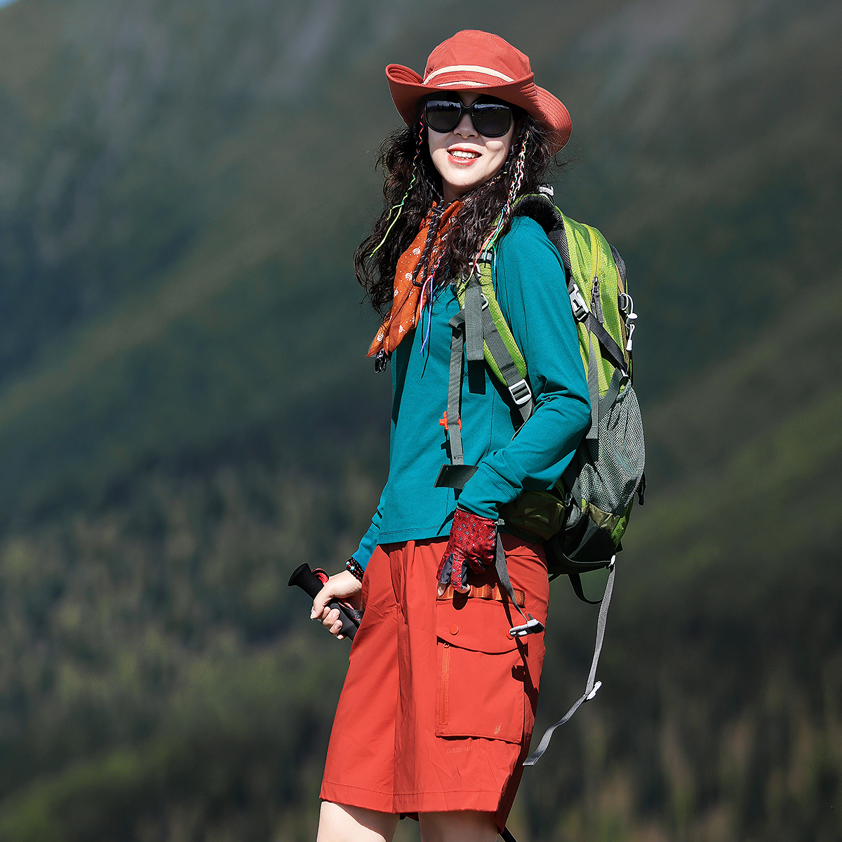 雪丘岛户外新款圆领速干衣运动休闲合身显瘦透气打底长袖T恤女款