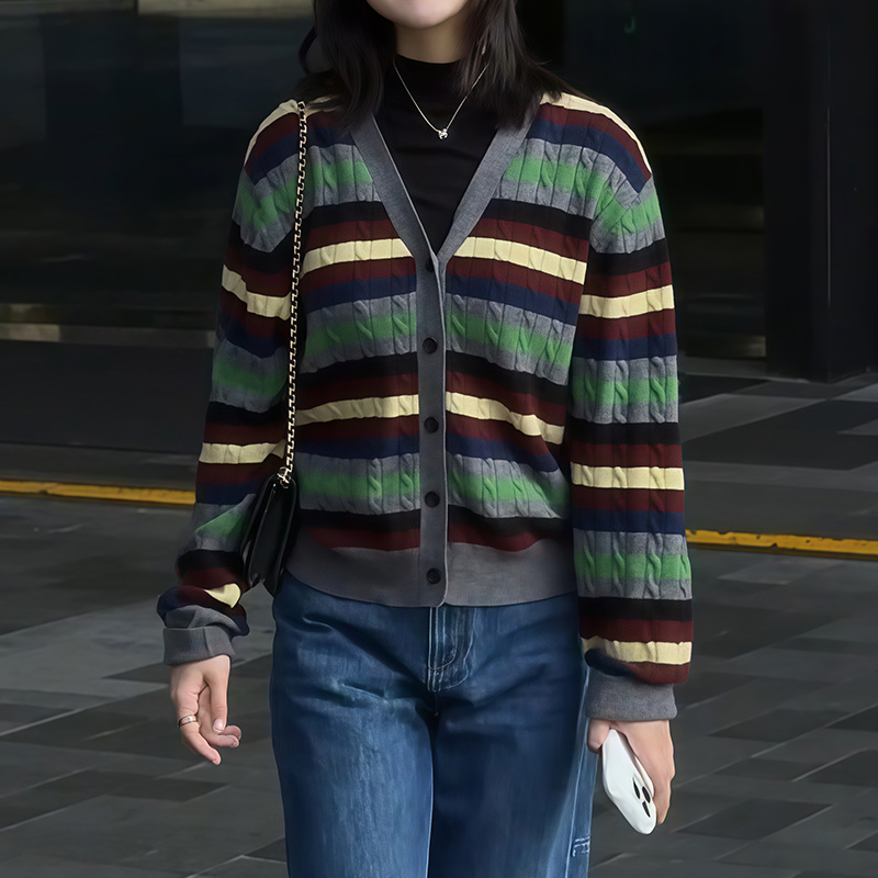 圆领秋季时髦针织开衫2025新款百搭个性显瘦女装洋气潮流减龄上衣