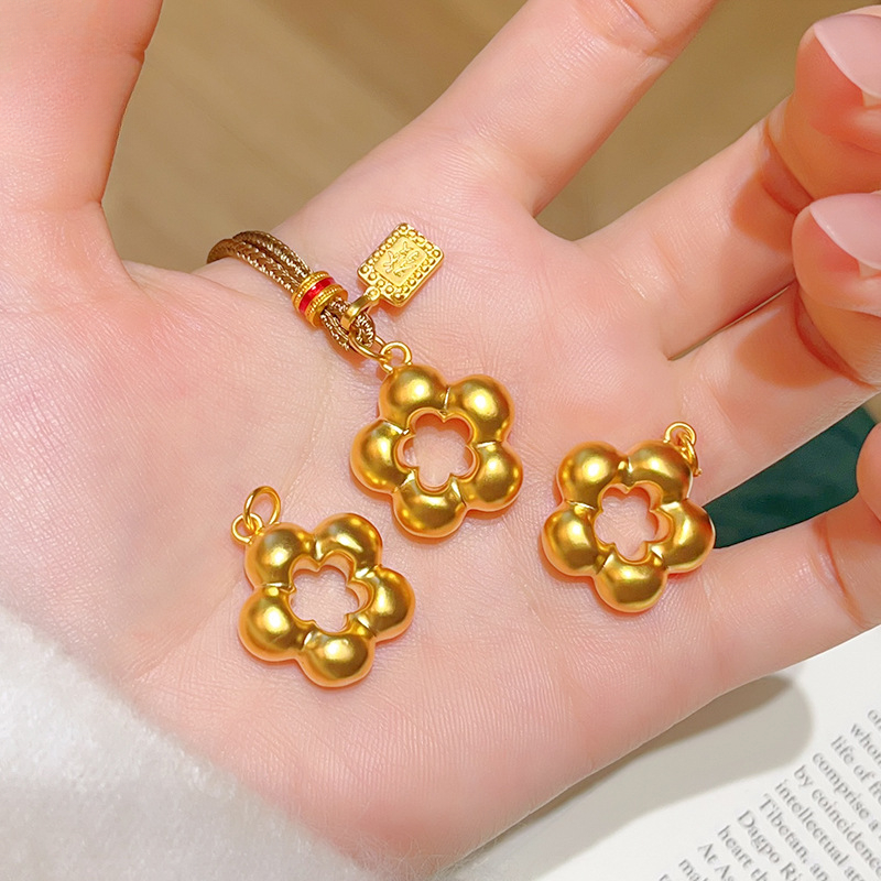 铜合金吊坠 金店款镂空金色小花发财牌吊坠项链泡泡有钱花毛衣链