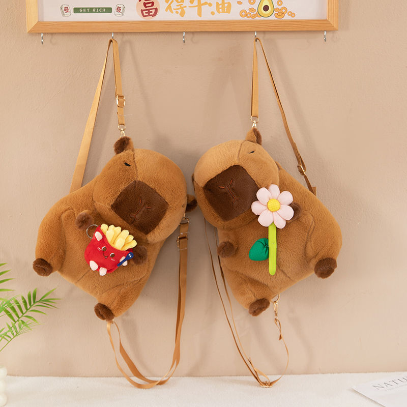 新疆乌鲁木齐发货超萌卡皮巴拉大容量毛绒背包玩偶适合6至14岁以