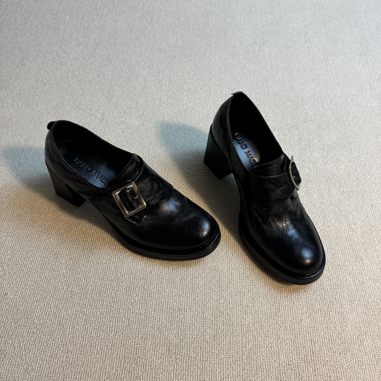 六也「扣带乐福」复古通勤静音真皮厚底粗高跟深口圆头单鞋 L1038