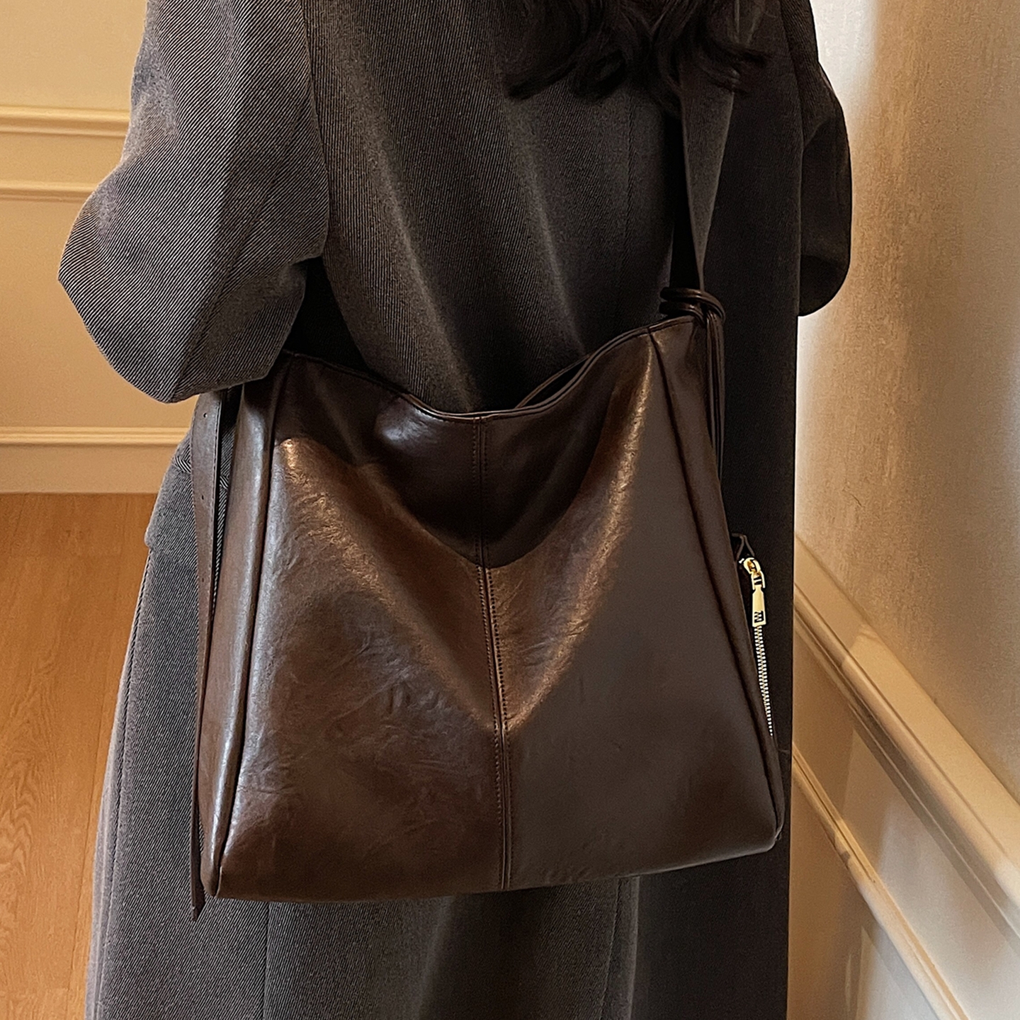 今年流行大容量美拉德斜挎大包2025新款潮百搭单肩包托特包女款