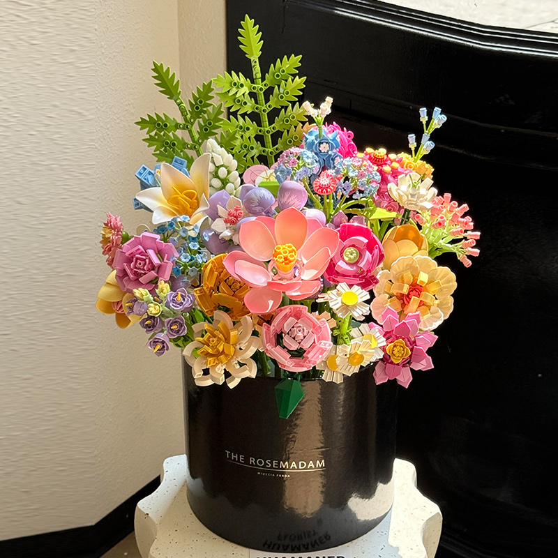 积木花束拼装一整套抱抱桶玫瑰花礼物适合送女友情人节生日礼物