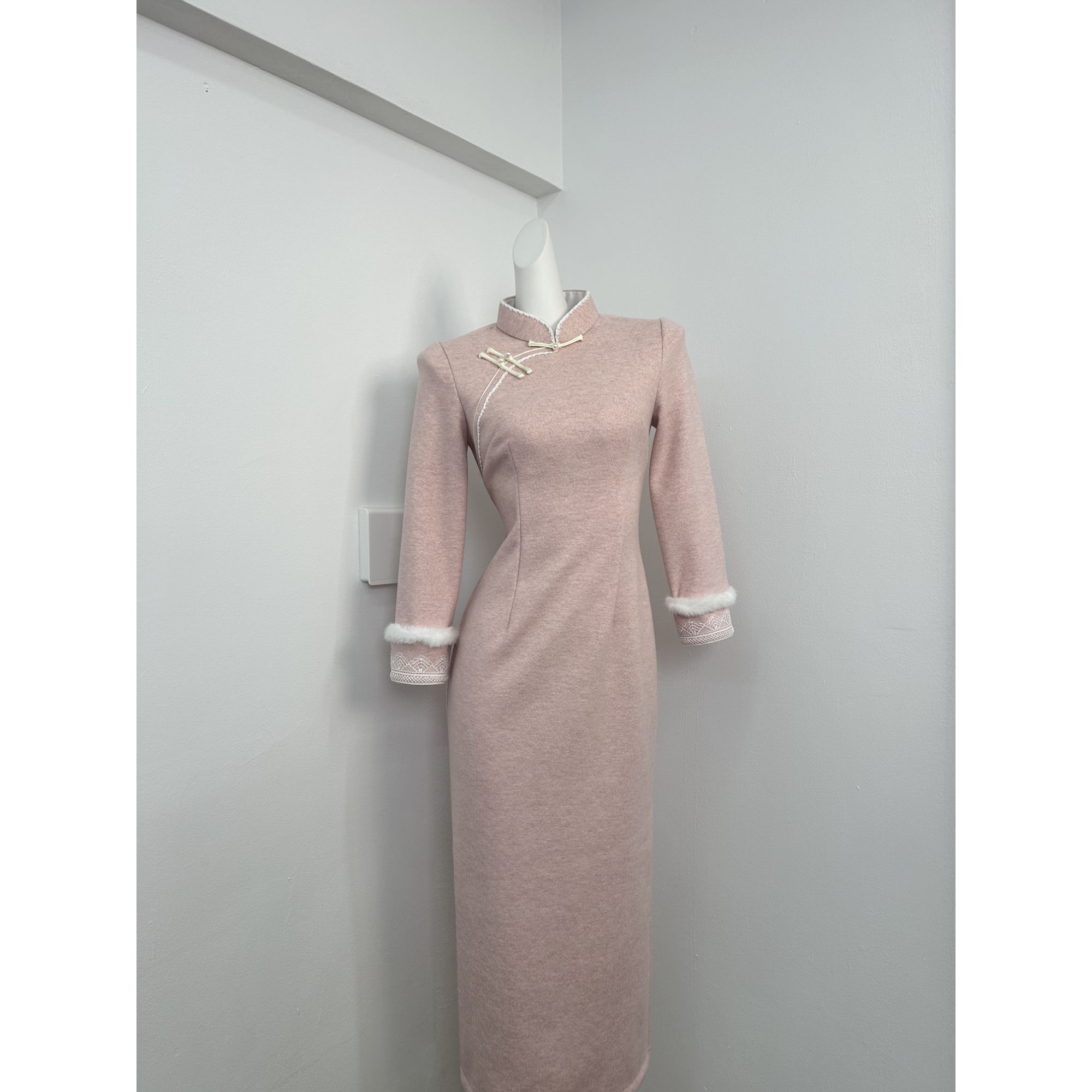 妤晴Yu粉色优雅新中式加绒保暖长袖旗袍女2025冬季新款改良年轻款