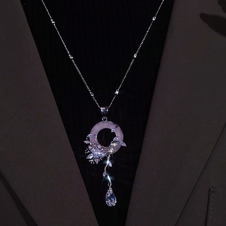 钛钢吊坠 一帘幽梦项链轻奢柳叶花朵时尚简约气质长款毛衣链饰品