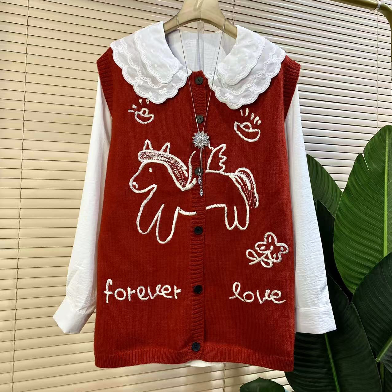 P胖mm欧货时尚新款娃娃领衬衫刺绣马甲减龄套装